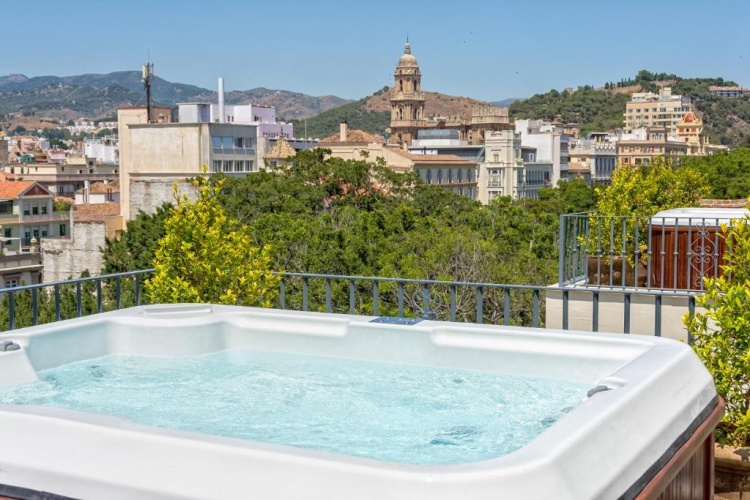 2 Bedrooms Penthouse Apartment with city view