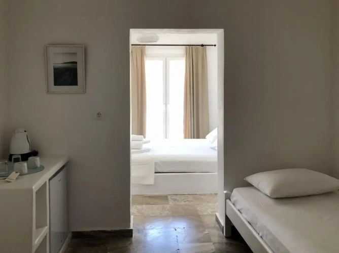 Standard Triple room with sea view