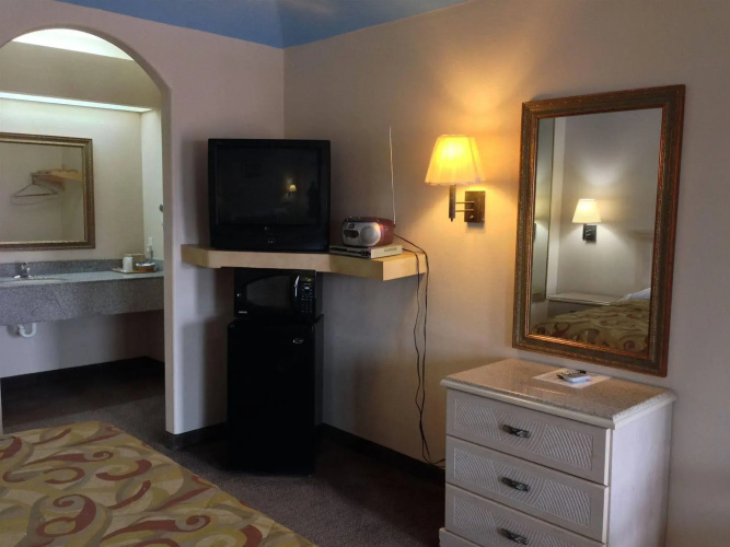 Camelot Inn  Suites McCarty