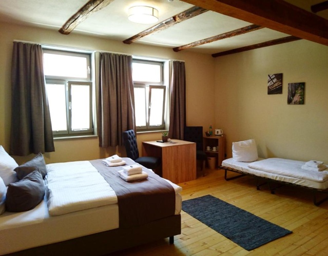 Standard Triple room