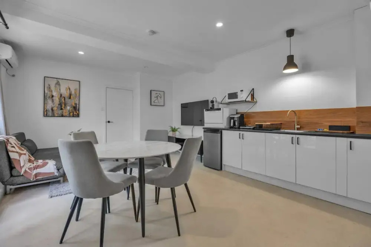Central 1-bed Adelaide Apartment With Balcony