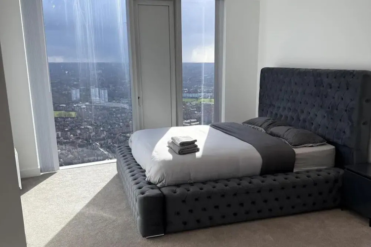 Apt Sleeps 6 With Two Bathrooms