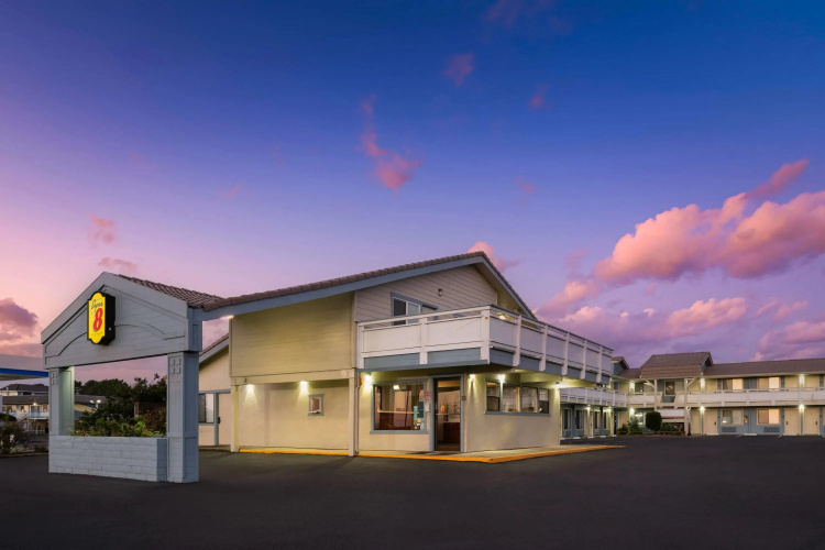 Super 8 by Wyndham Fort Bragg