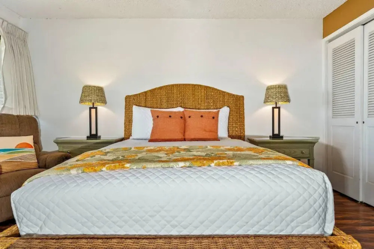 Waiohuli Beach Hale Ocean View Condos with Parking