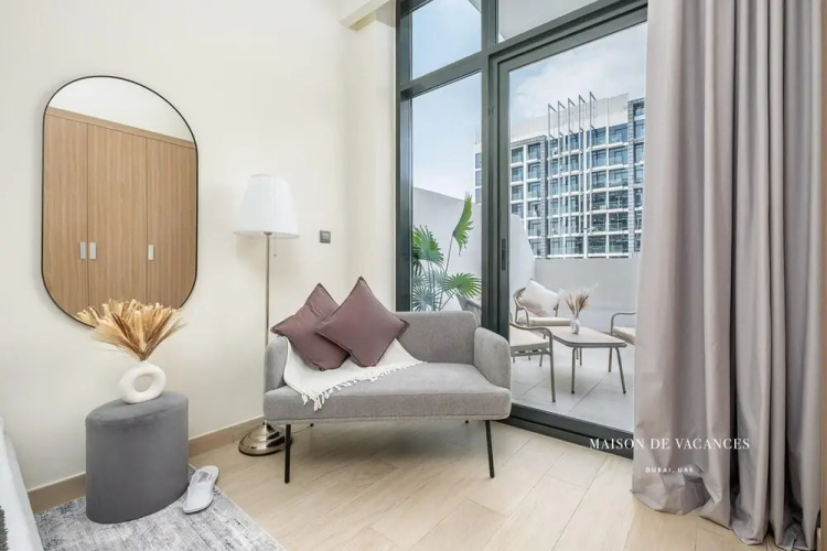 Large Balcony Studio 10 Minutes From Dubai Mall