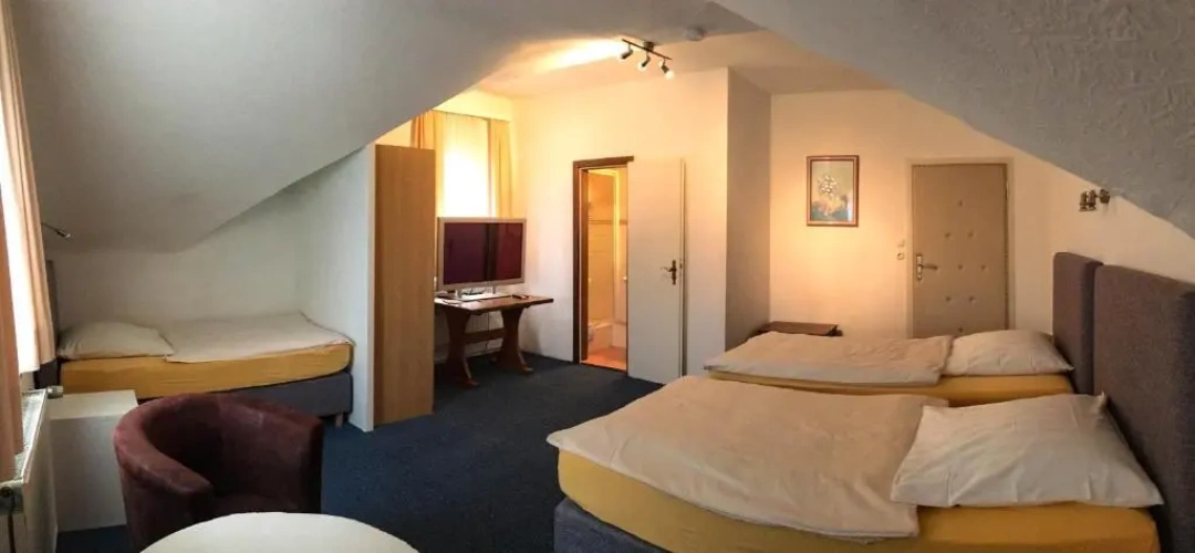 Standard Triple room