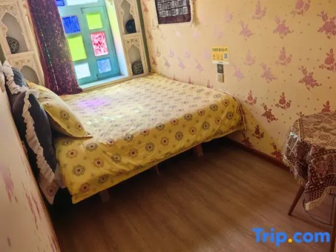 Standard Double room with street view