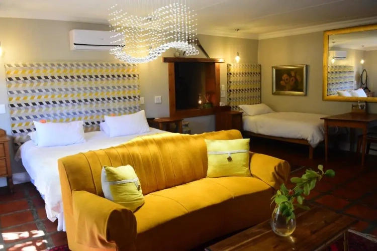 Standard Triple room