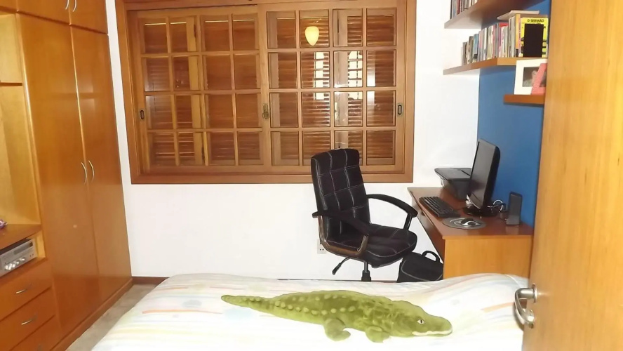 Alugo quarto com internet