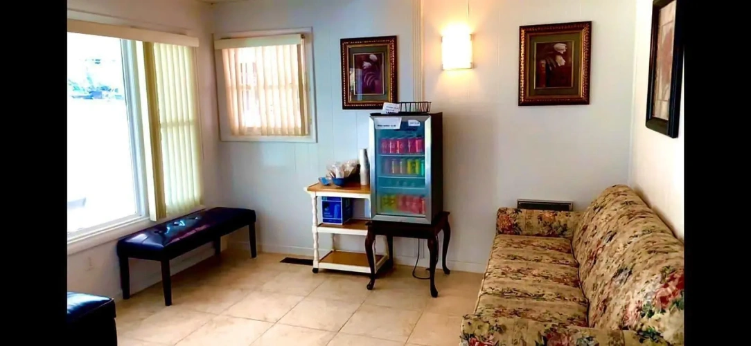 Travelowe's Motel