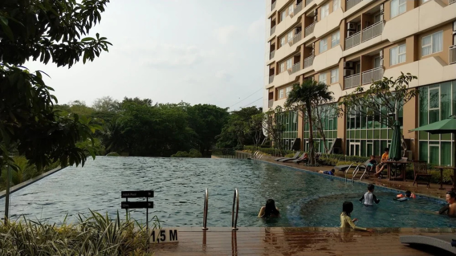 Quiet 3BRs pool and lake view