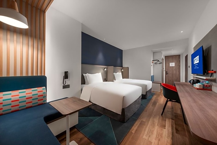 Standard Twin room with view