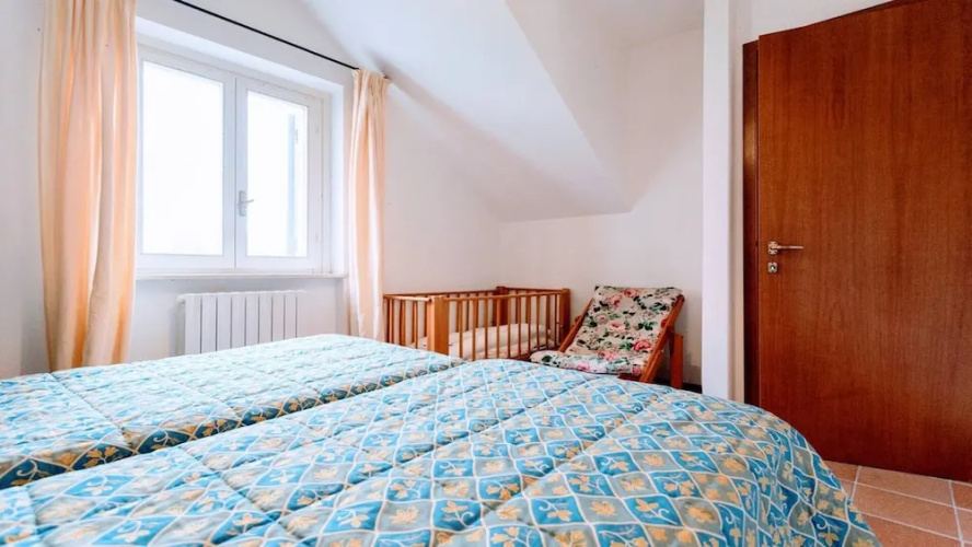 Villa Vallocchia - sleeps 18. Exclusive pool/grounds. Spoleto 10 mins. Rome 1 hr