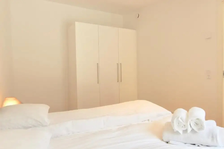 Private 1-bed Townhouse w Terraces