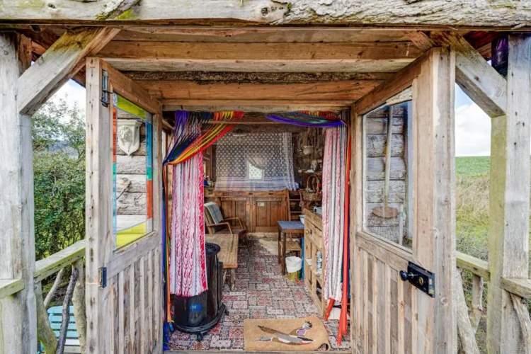 2x Double Bed - Glamping Wagon, Dalby Forest