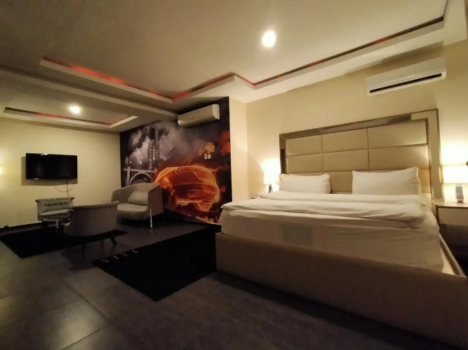 Iris Hotel