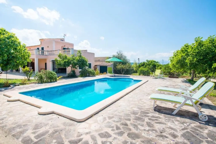 2 Bedrooms Villa