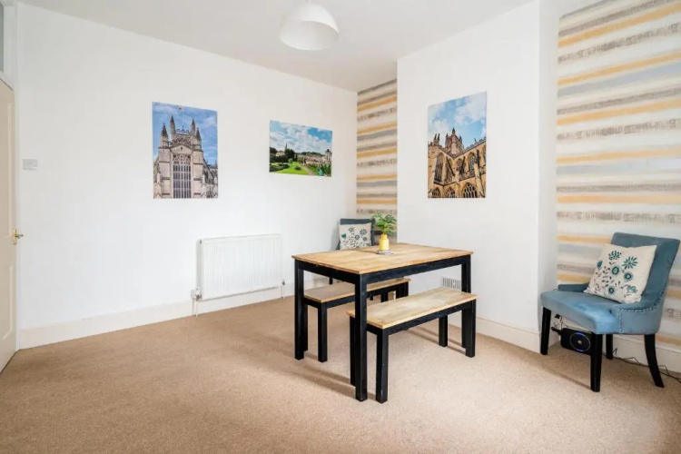 Fantastic, Spacious 3 Bedroom House With Garden