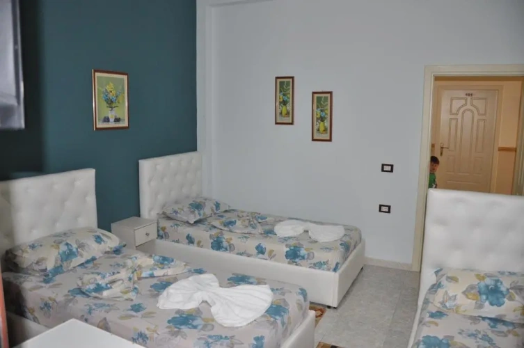 Economy Triple room
