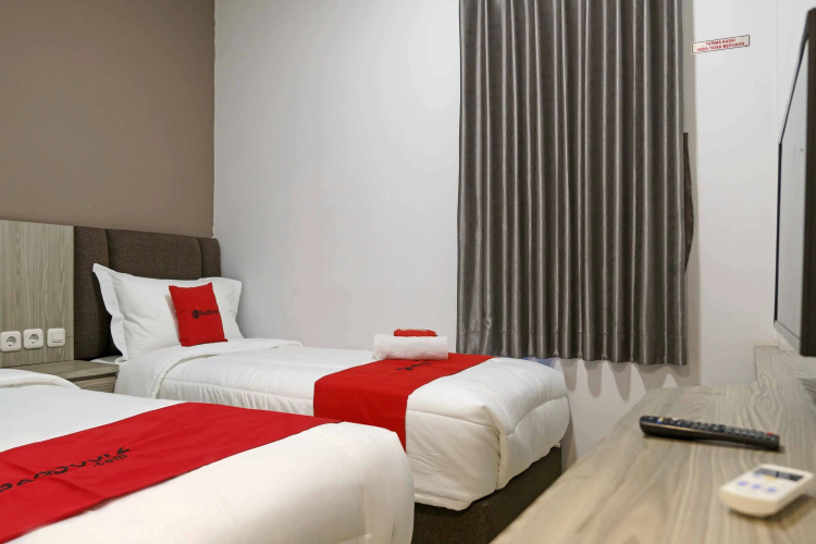 RedDoorz Plus @ Kemayoran 2