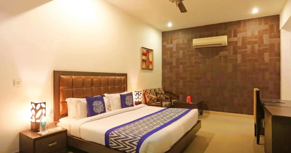 Standard Club room