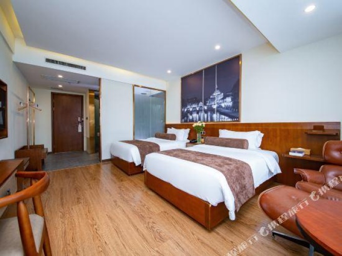 Quadruple Family Suite