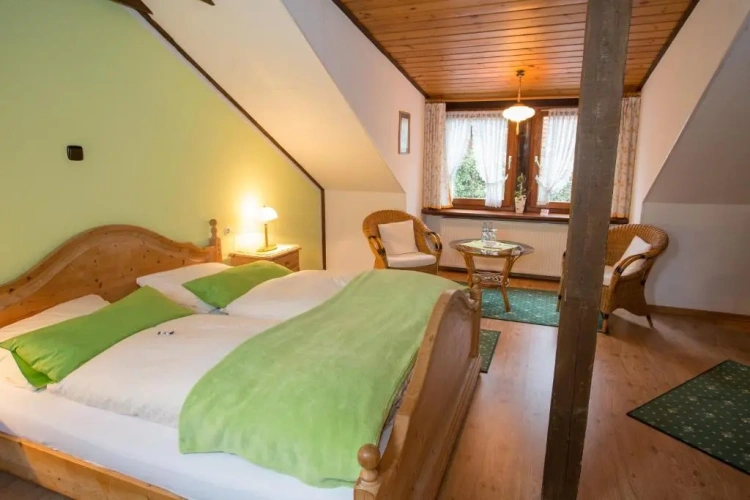Standard Triple room