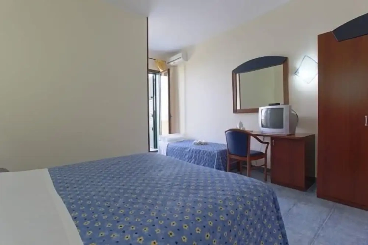 Standard Triple room with balcony