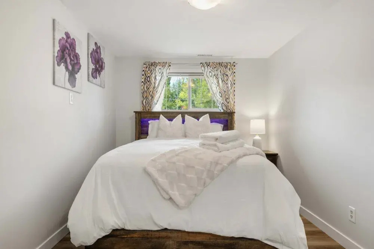 NEW Near Golf Yoga Classes Private Suite Wine