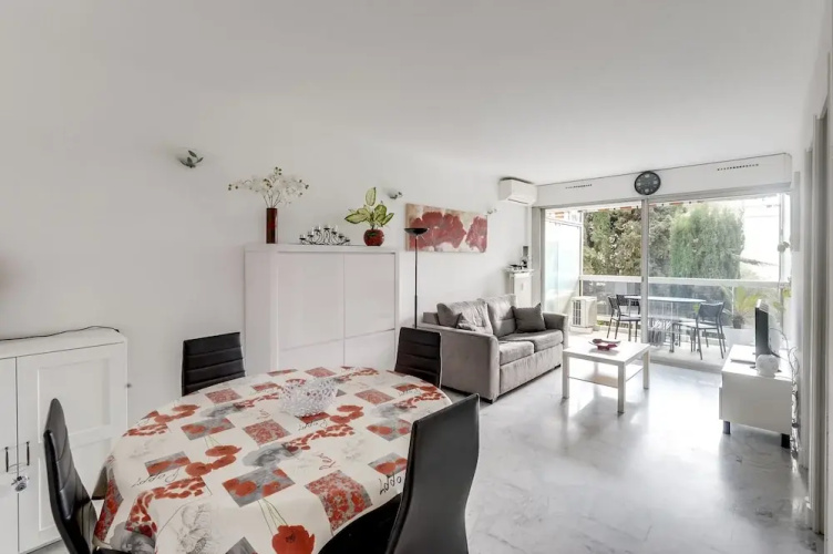 4 people apartment - AC and swimming pool by Weekome