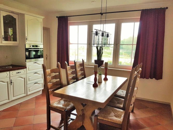 3 Bedrooms Basement Cottage