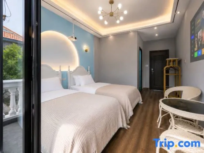 Standard Twin room with balcony
