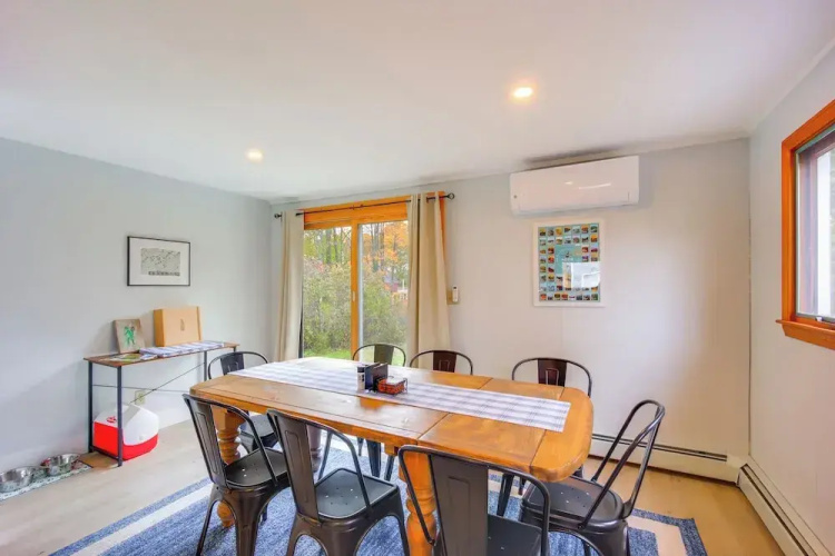 Comfortable Lincoln Home: Walk to Main Street!