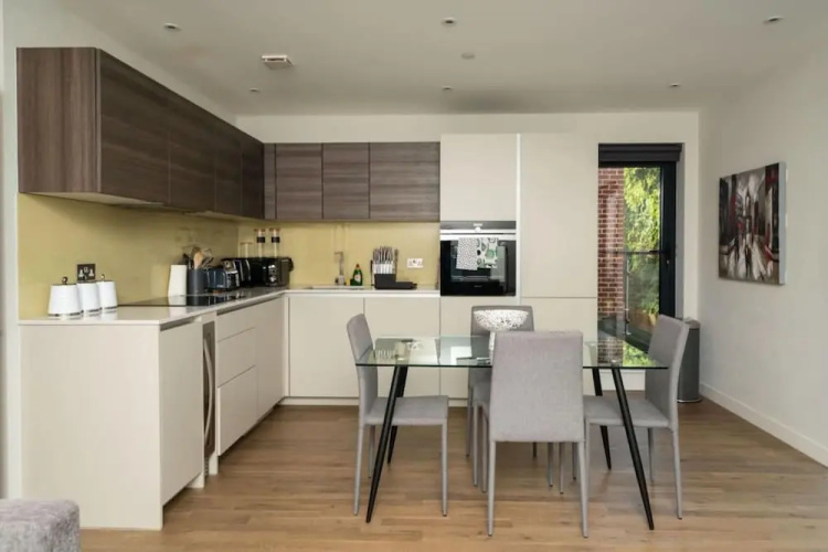 The Hampstead Crib - Bewitching 2bdr Flat With Balcony