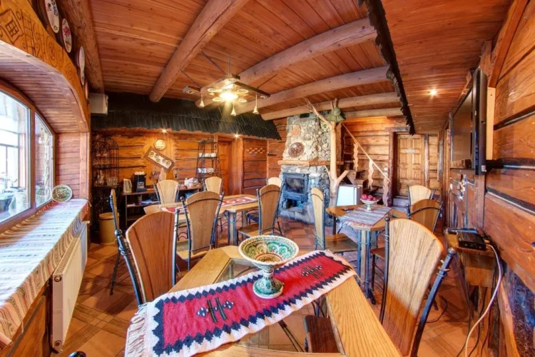 5 Bedrooms Cottage