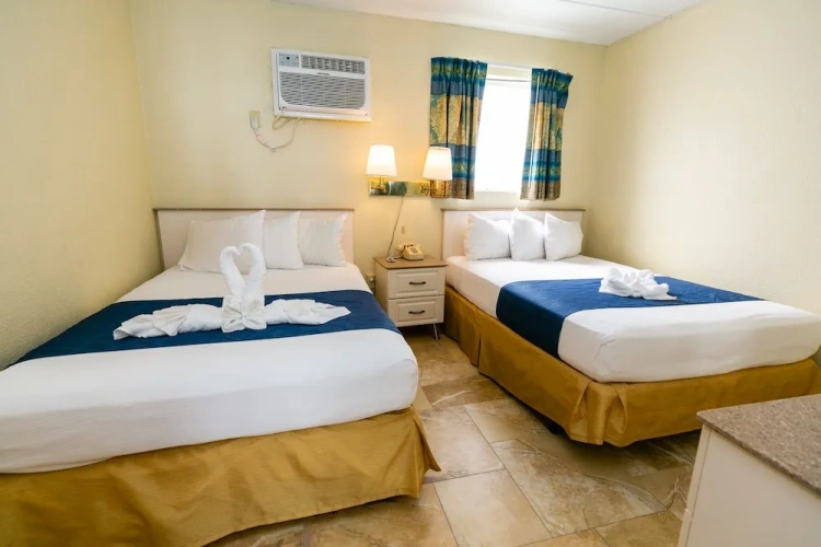 Standard Double room with partial ocean view