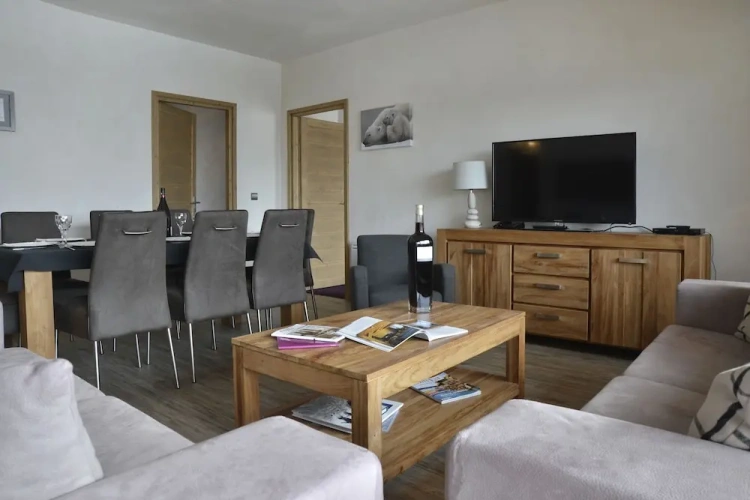 4 Bedrooms Apartment with balcony