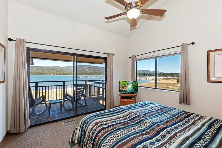 055 - Lakefront Ski Getaway