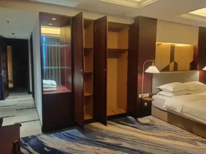 Golden LEAF Hotel