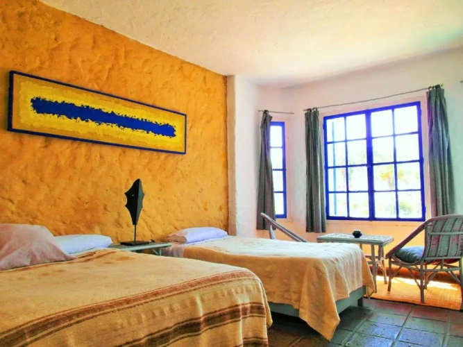 Standard Triple room with city view