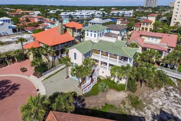 4 Bedrooms Cottage beachfront