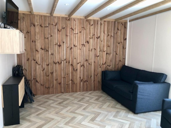 2 Bedrooms Chalet