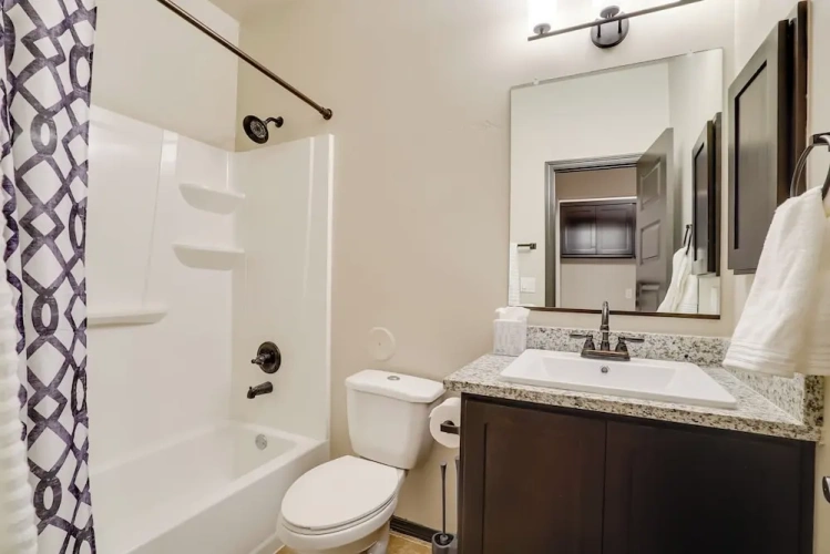 3 Bedrooms Apartment