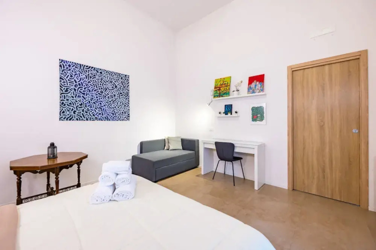 Art Apartment by Napoliapartments