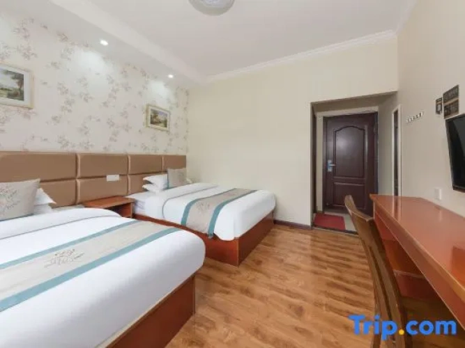 Standard Quadruple Family room