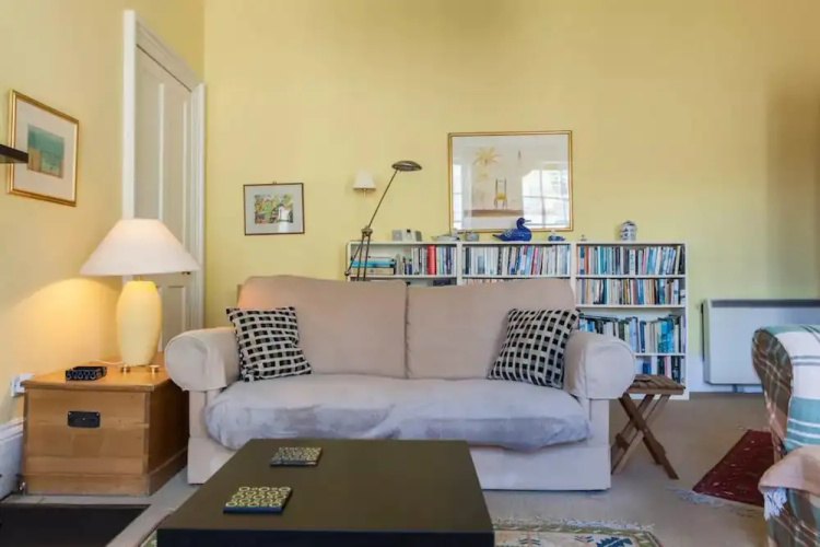 1 Bedroom New Town Flat