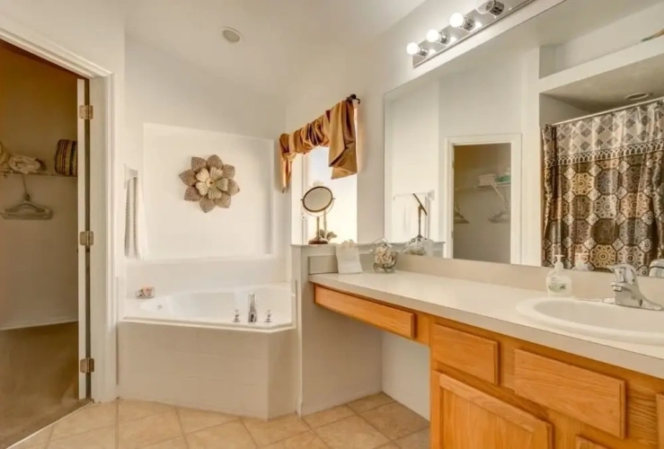 4 Bedrooms Cottage