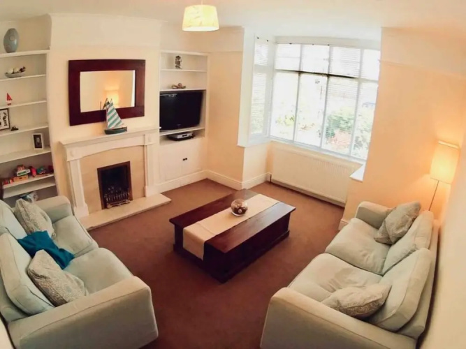 Spacious 3 Bedroom Home in Bath