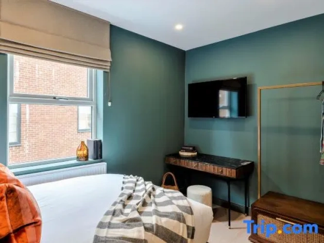 2 Bedrooms Apartment