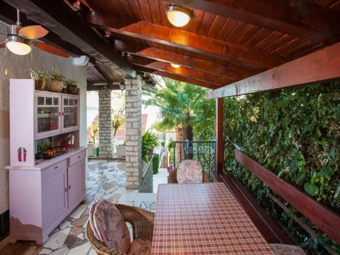 4 Bedrooms Cottage
